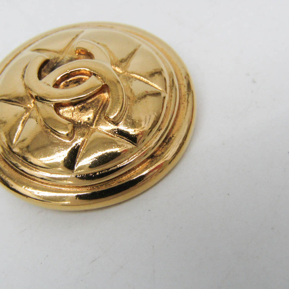 CHANEL Vintage Gold Logo Earrings - Picture 6 of 10